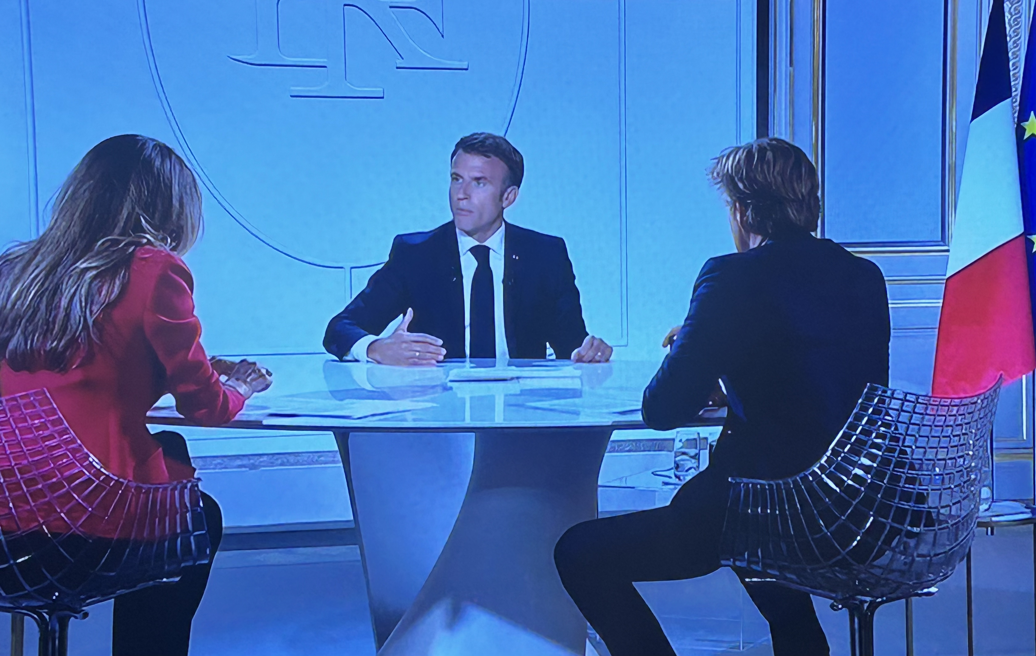 « Je veux féliciter les Français pour avoir accueilli de façon concomitante la coupe du monde de rugby, le roi Charles III et le pape François à Marseille ». Emmanuel Macron lors de son interview ce dimanche 24 septembre.