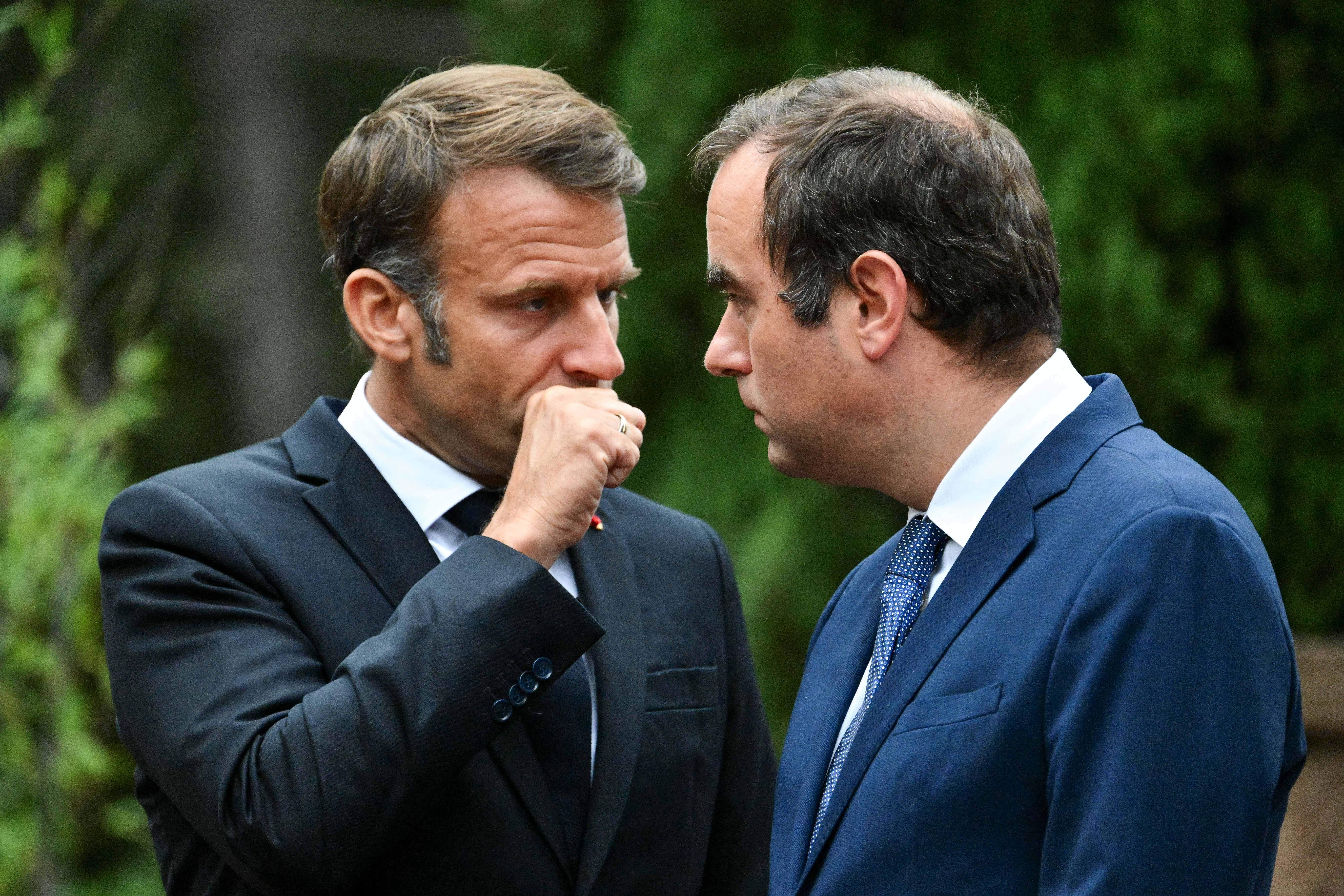 Le président Emmanuel Macron et le ministre de la Défense Sébastien Lecornu en août 2024. © AFP
