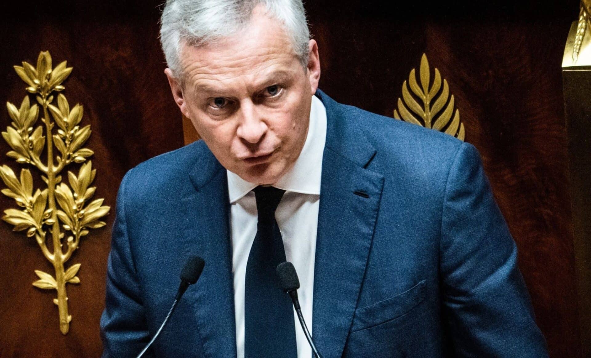 « À un moment donné, il faut simplement refroidir la machine, parce que la croissance subit les conséquences du nouvel environnement géopolitique et que les recettes fiscales diminuent. Quand on gagne moins, on dépense moins » – Bruno Le Maire dans l&rsquo;édition du monde du 06 mars revenant sur les baisses de budget annoncées ces derniers jours.