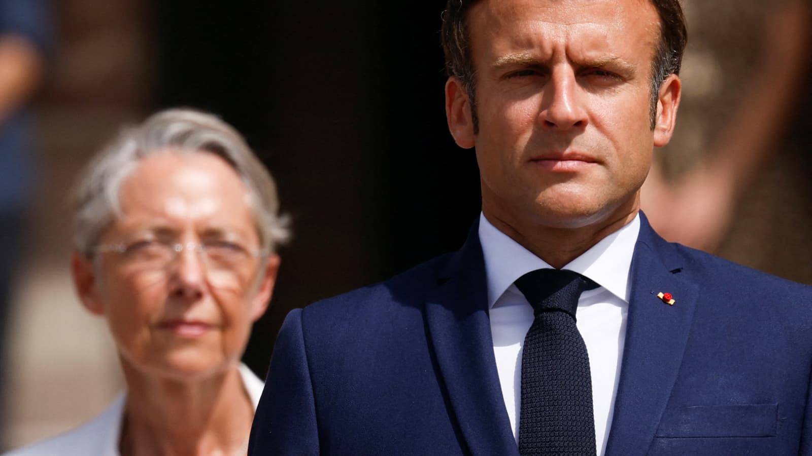 « Depuis un an, j’ai la fierté d’animer une majorité qui est restée unie, d’assurer le fonctionnement du Parlement, qui a porté des réformes importantes et pour certaines difficiles, d’avoir tenu les engagements pris par le président de la République. » – Elisabeth Borne interrogée sur son avenir comme Première ministre
