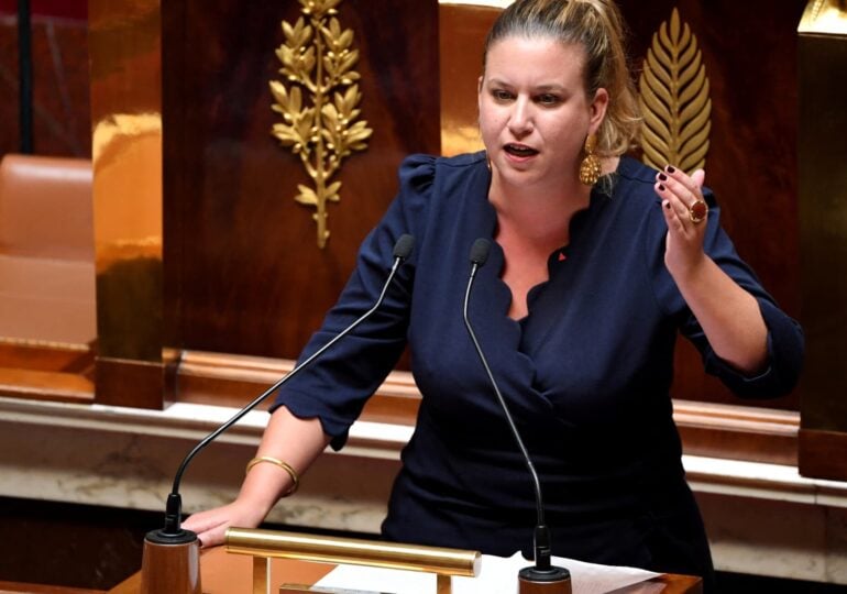 "Hier, vous avez été défaits, une motion de rejet votée, c'est du jamais-vu en 25 ans! (...) Hier le ministre de l'Intérieur a osé parler de 'déni de démocratie', mais la démocratie, c'est nous! Sans 49.3, vous n'êtes rien!", a lancé, ce mardi 12 décembre, Mathilde Panot, députée, cheffe du groupe LFI.