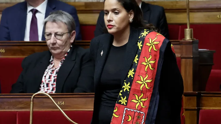 « Mais vous êtes sérieux ? » En plein hémicycle ce 6 février, la députée mahoraise Estelle Youssouffa a vivement tancé ses collègues insoumis Raphaël Arnault et Sébastien Delogu, qui lui reprochaient de ne pas avoir voté la censure pour "obtenir les moyens nécessaires" à la reconstruction de Mayotte.