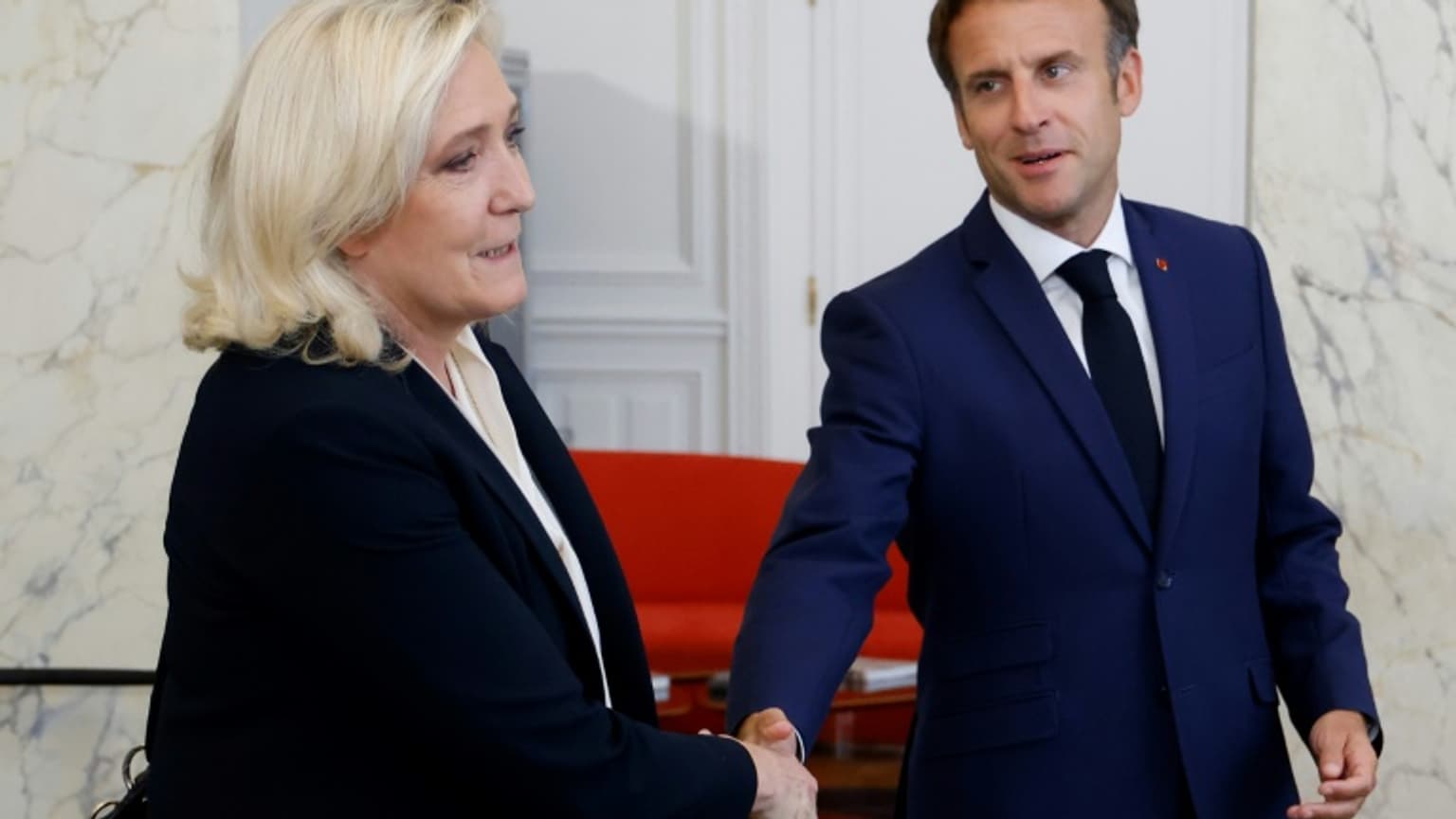 Si le premier tour de la présidentielle avait lieu aujourd’hui avec les mêmes candidats qu’en 2022, Marine Le Pen arriverait nettement en tête (31%) devant Emmanuel Macron (23%) et Jean-Luc Mélenchon (18.5%) selon une étude Elabe publiée ce mercredi 05 avril 2023