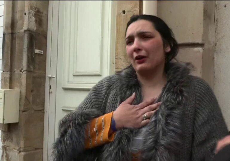 "Je suis détruite", a déclaré mercredi matin la mère de l'enfant de cinq ans dont le corps sans vie a été découvert la veille dans un sac dans un appartement de Rambervillers, dans les Vosges.