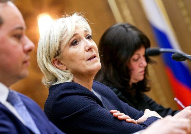 Mise en accusation : Le Pen dénonce "un coup fourré de l'UE"