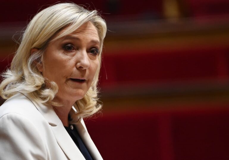 Marine Le Pen, sur Cnews, a dénoncé une «négation» du racisme anti-blanc en France. «Il existe chez un certain nombre de personnes une haine qu'il expriment, une volonté de discriminer, de développer la haine à l'égard de telle religion, de telle couleur de peau. Ça existe et il faut en tenir compte», a-t-elle conclu. 