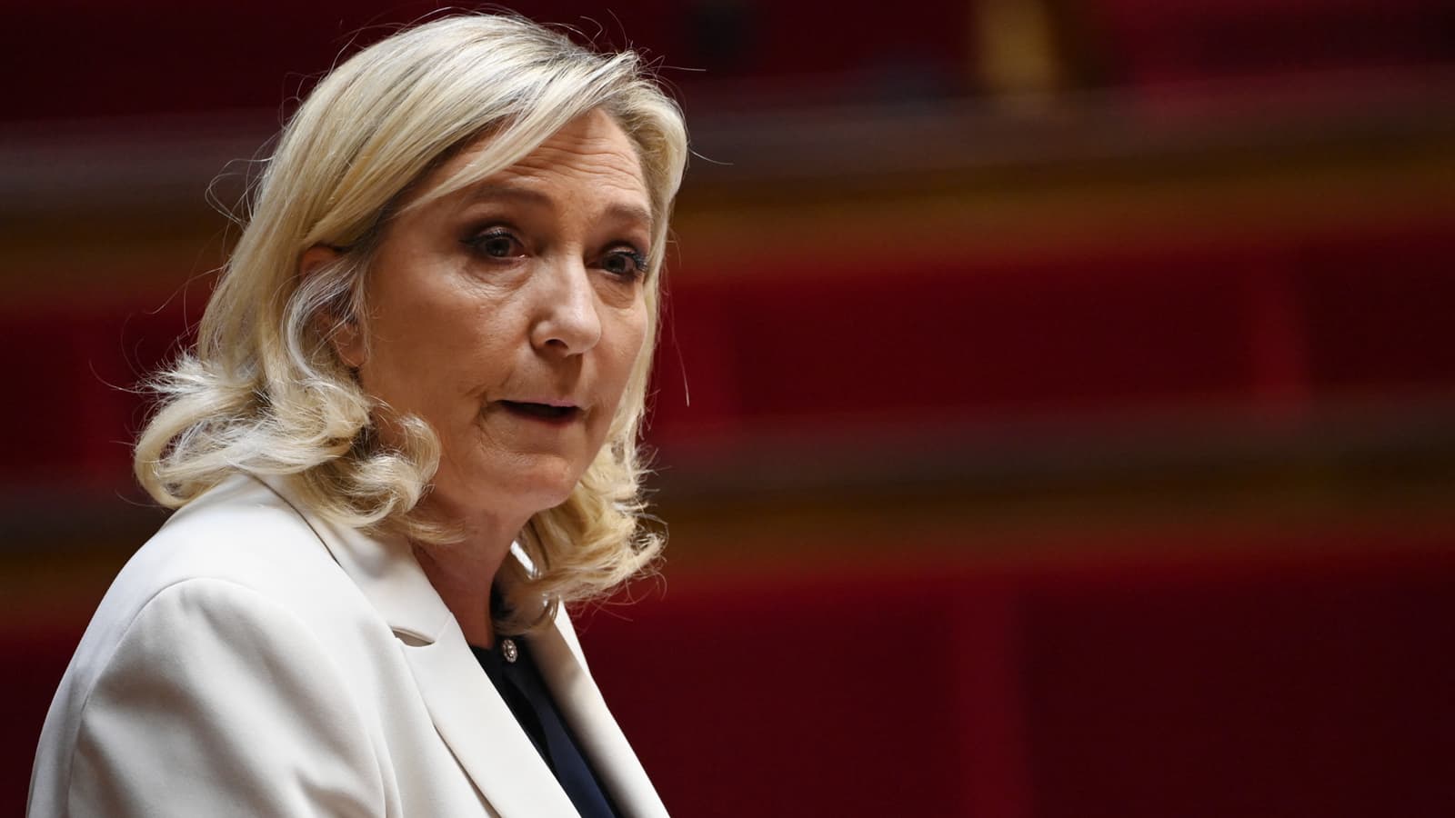Marine Le Pen, sur Cnews, a dénoncé une «négation» du racisme anti-blanc en France. «Il existe chez un certain nombre de personnes une haine qu&rsquo;il expriment, une volonté de discriminer, de développer la haine à l&rsquo;égard de telle religion, de telle couleur de peau. Ça existe et il faut en tenir compte», a-t-elle conclu. 