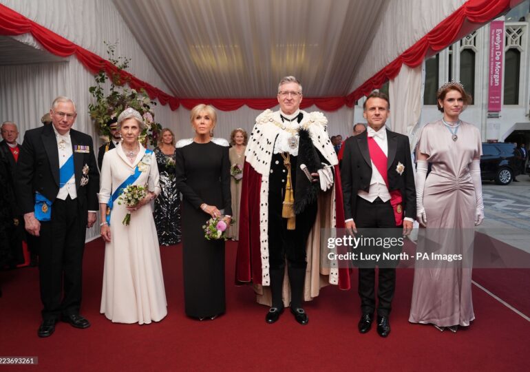 Le couple Macron, le Lord Mayor de la City de Londres et le duc et la duchesse de Gloucester mercredi soir à Guildhall.