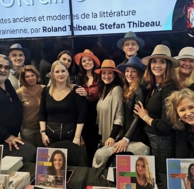 Sandrine Mehrez Kukurudz avec les participants au dîner littéraire francophone