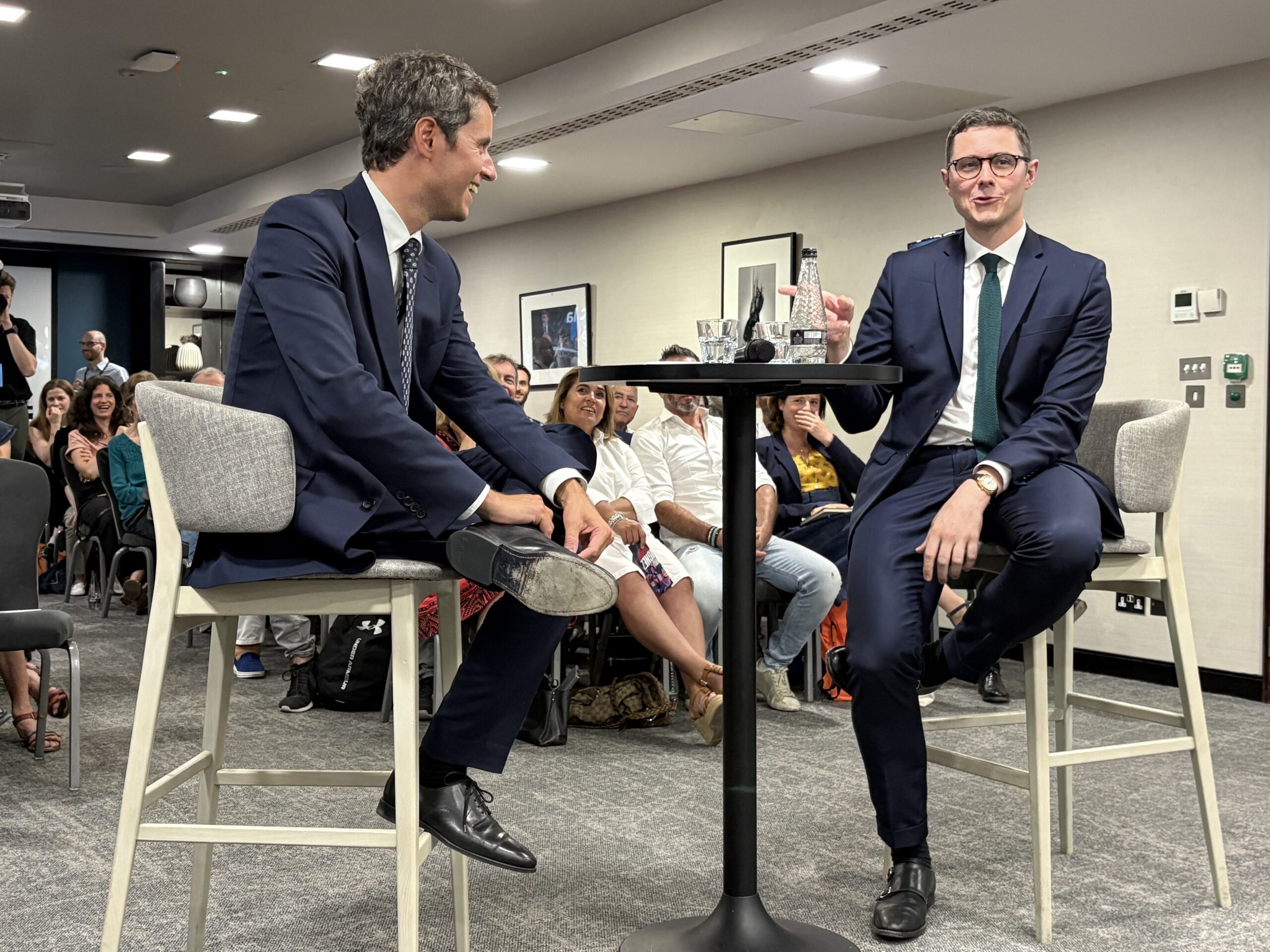 Gabriel Attal lors d'une rencontre avec les Français de Londres ce 18 juin 2025