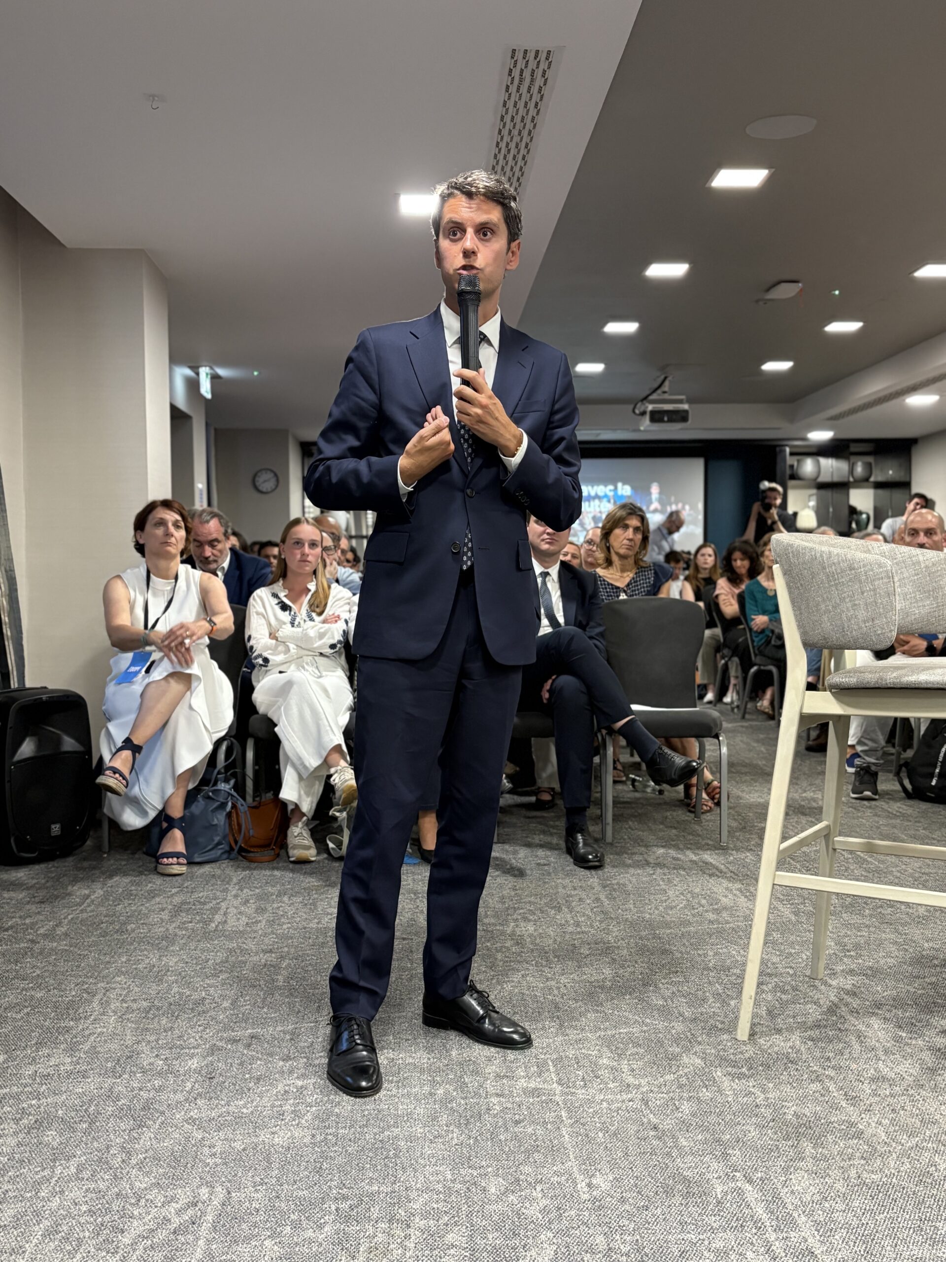 Gabriel Attal lors d'une rencontre avec les Français de Londres ce 18 juin 2025