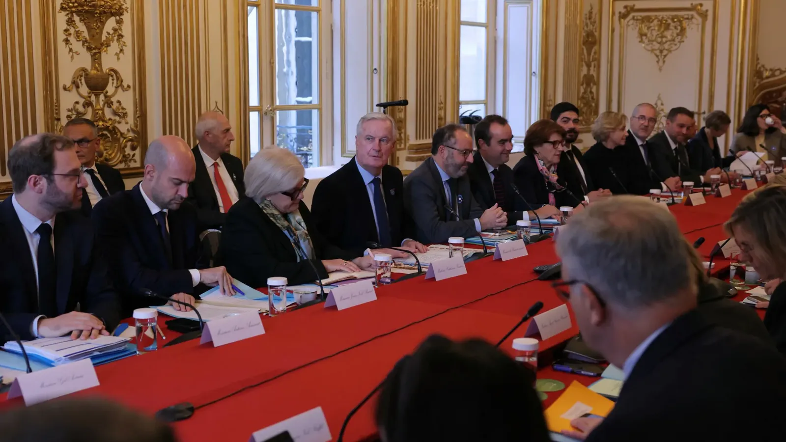 Michel Barnier et ses ministres à Matignon le 4 novembre 2024