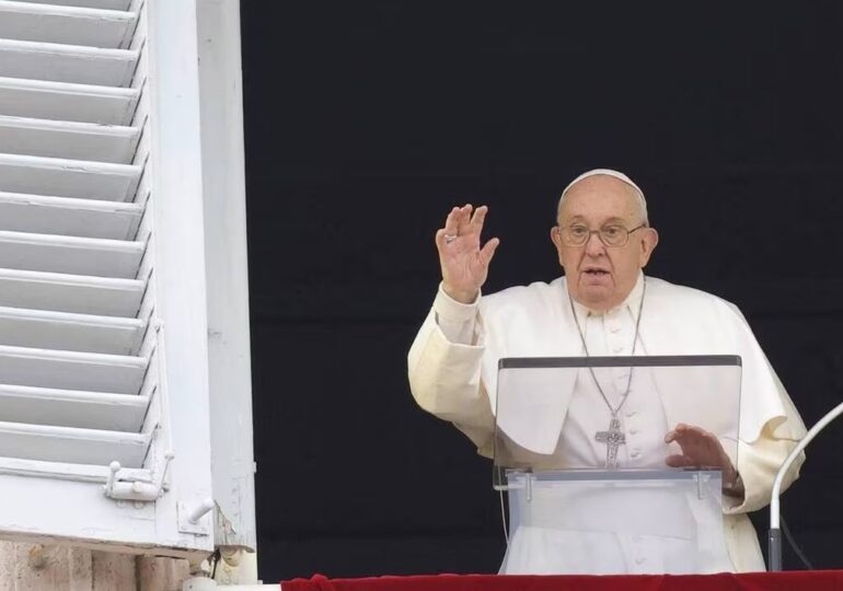  " Soyons proches de nos frères et sœurs qui souffrent de la guerre. Nous pensons à la Palestine, à Israël, à l'Ukraine " - Le Pape François à l'issue de la traditionnelle prière de l'Angélus ce dimanche 24 décembre.