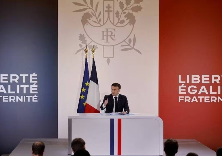 Le président appelle les Français "à prendre leur part" pour "relever les défis du temps". "Je ne cède pas à l'esprit de la résignation", a encore lancé Emmanuel Macron.