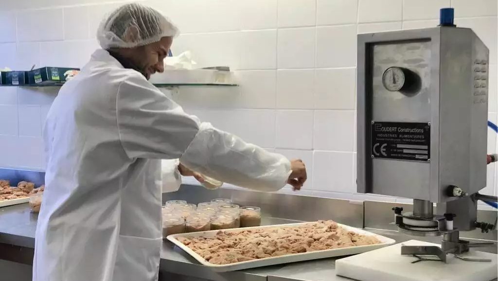 Grippe aviaire : le foie gras sera plus rare et plus cher à Noël