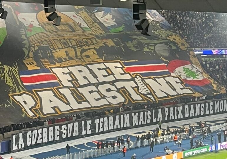 Les directions de la FFF et du PSG sont convoquées par le secrétaire d’État aux Sports, Othman Nasrou, ce vendredi, suite à du déploiement d’un tifo des ultras parisiens en soutien à la Palestine, lors du match du 6 novembre 2024. «Compte tenu de la taille (de la banderole, ndlr), son installation ne peut pas avoir échappé à la vigilance du club», a assuré le secrétaire d'État.