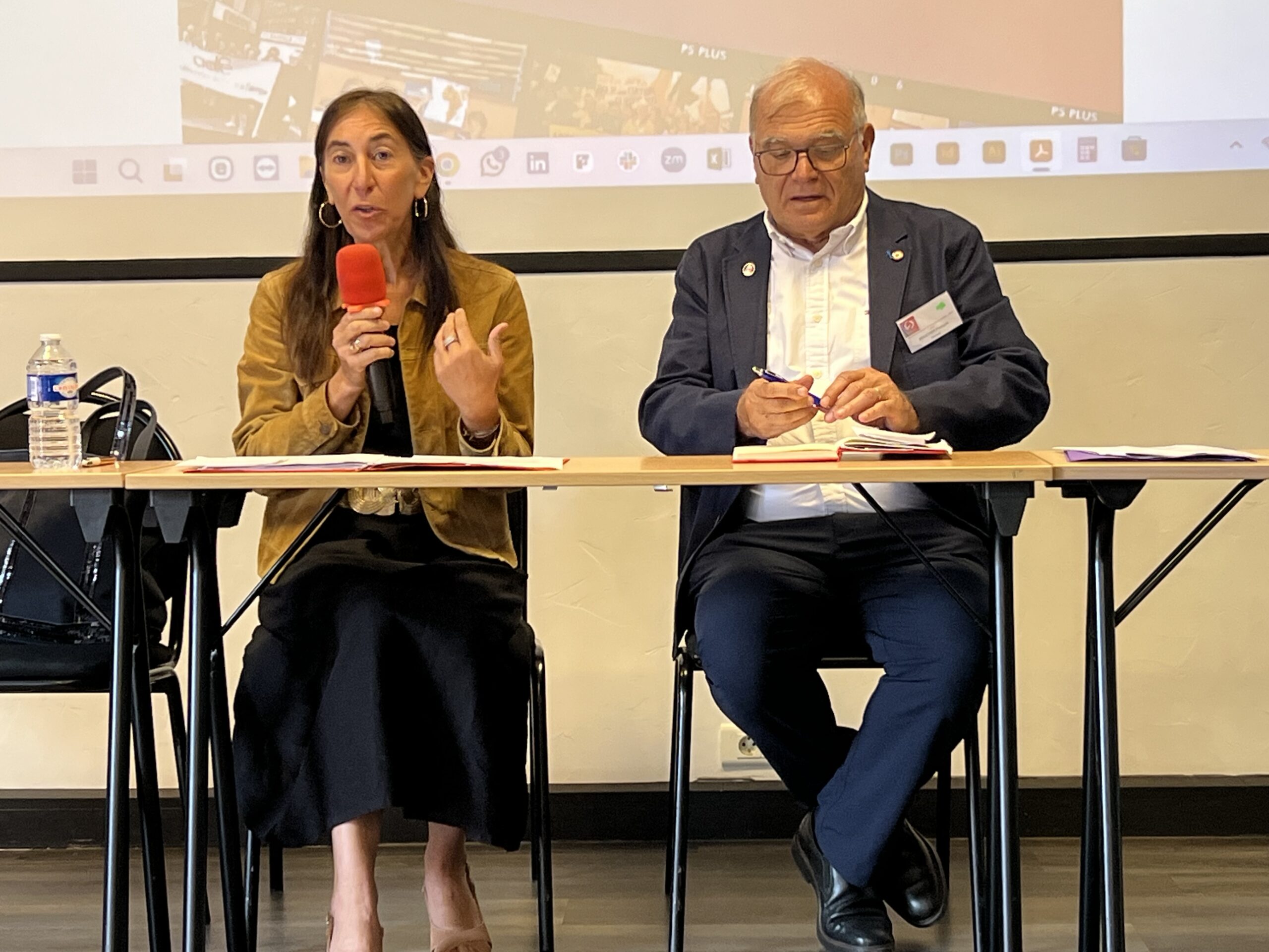 Pauline Carmona_ directrice de la DFAE et François Boucher_ président de Français du Monde ADFE lors de la remise du Prix FDM-ADFE 2025