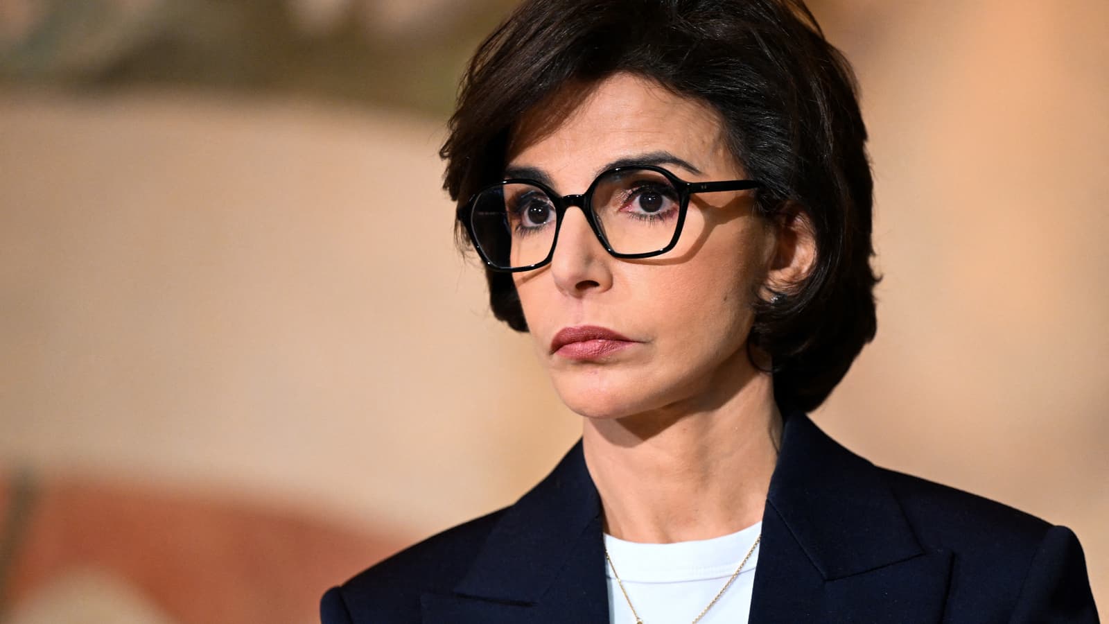 La ministre de la Culture a déploré, ce week-end, que des personnes prennent « la musique pour prétexte (…) pour pouvoir attaquer » Aya Nakamura « sur sa personne ou ce qu&rsquo;elle est ». « C&rsquo;est inacceptable », dénonce Rachida Dati, qui souligne: « Là on est dans le délit, c’est du racisme pur et dur. Donc faut arrêter. »