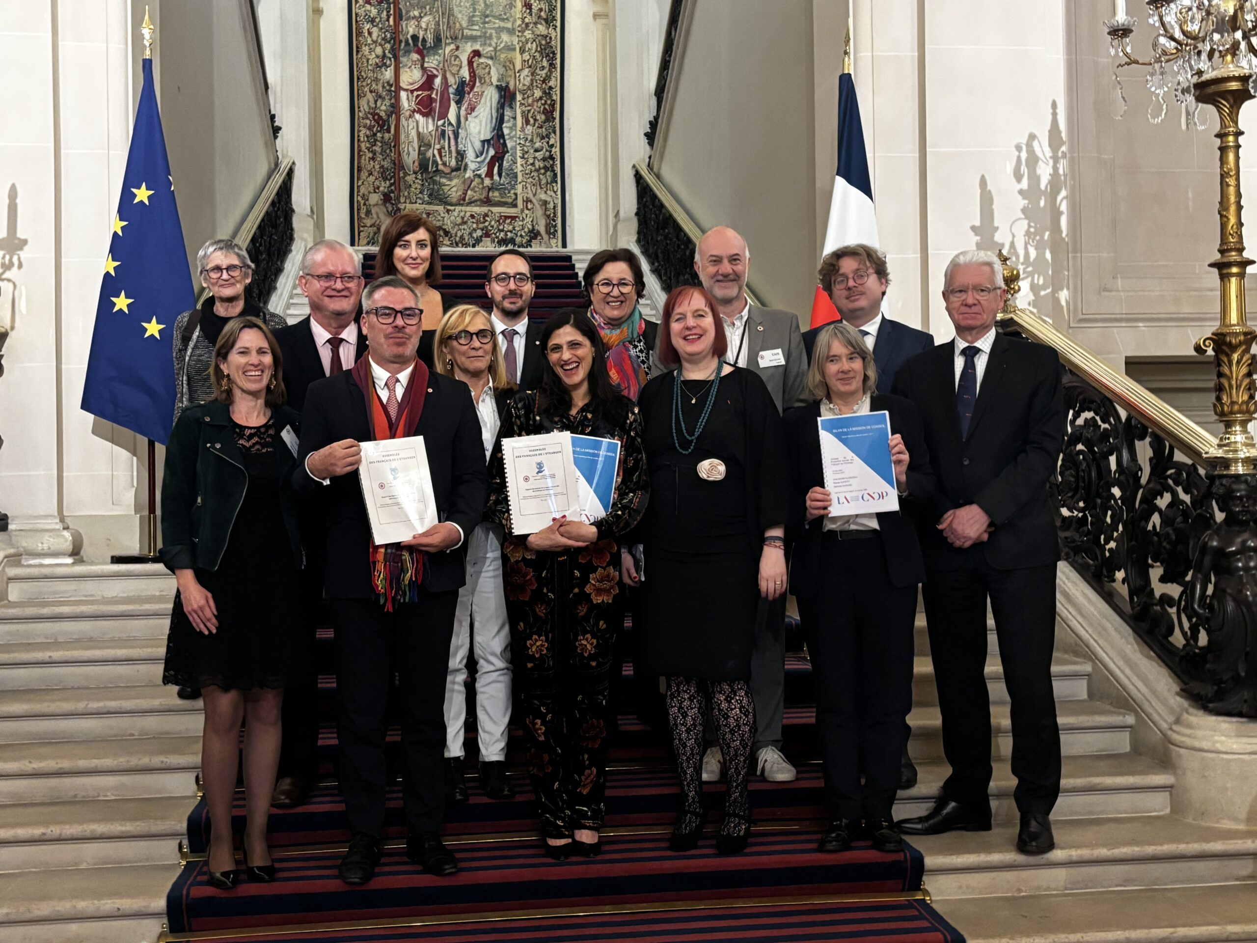 Remise officielle du rapport sur la protection sociale des Fran&ccedil;ais de l'&eacute;tranger &agrave; Eleonore Caroit, ministre d&eacute;l&eacute;gu&eacute;e
