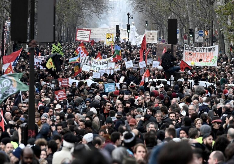 Grève générale, à quoi s'attendre en France et à l'étranger ?