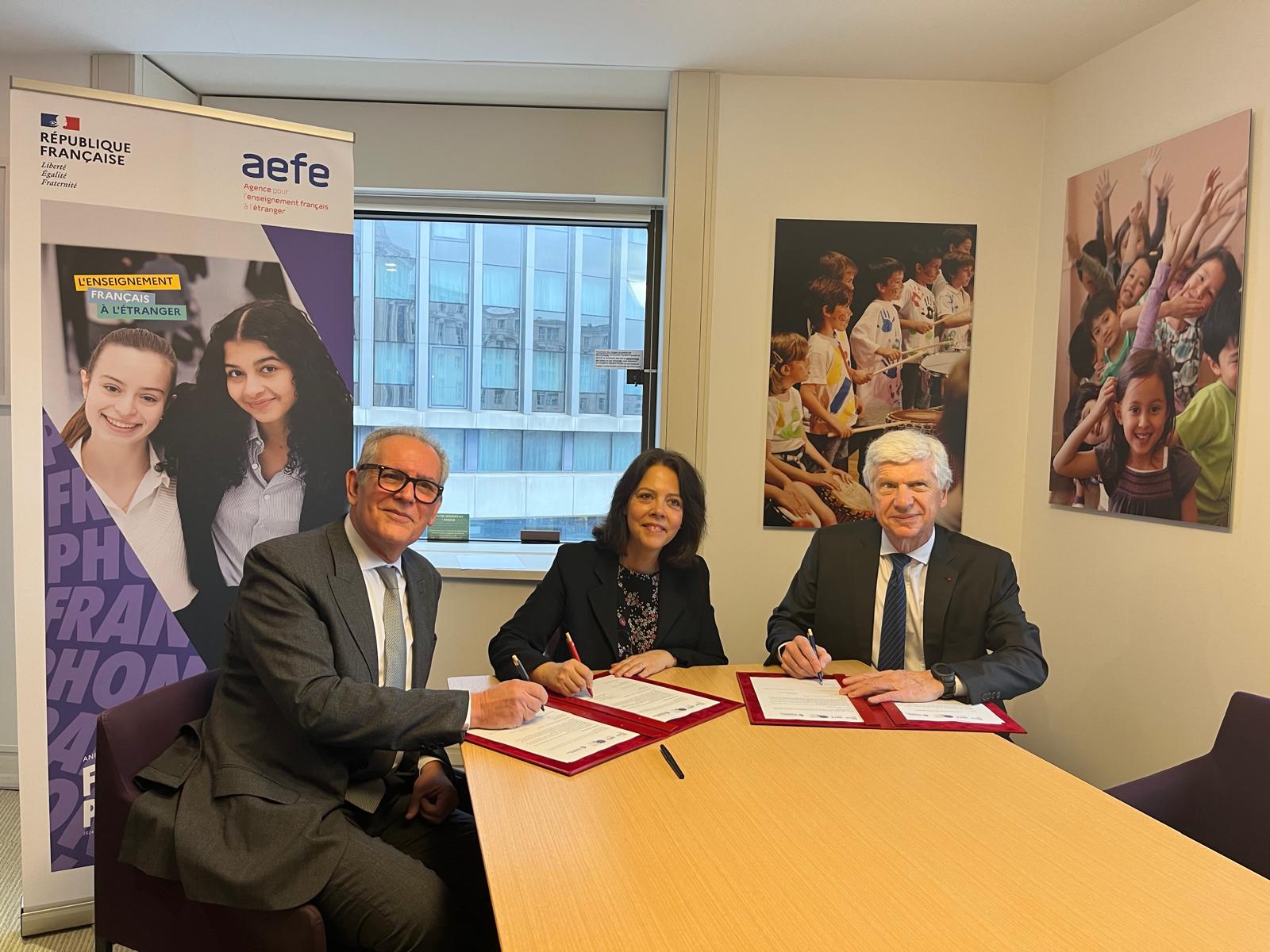 Signature de la convention entre l'AEFE la CCI France Internationale et l'Union ALFM