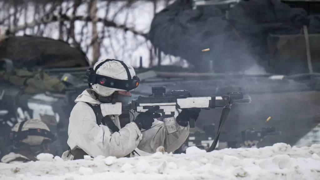 Un soldat suédois lors d'une démonstration de passage de frontière par des troupes suédoises et finlandaises dans le cadre de l'exercice militaire NATO Nordic Response 24, le 9 mars 2024. Photo d'illustration - Jonathan NACKSTRAND / AFP