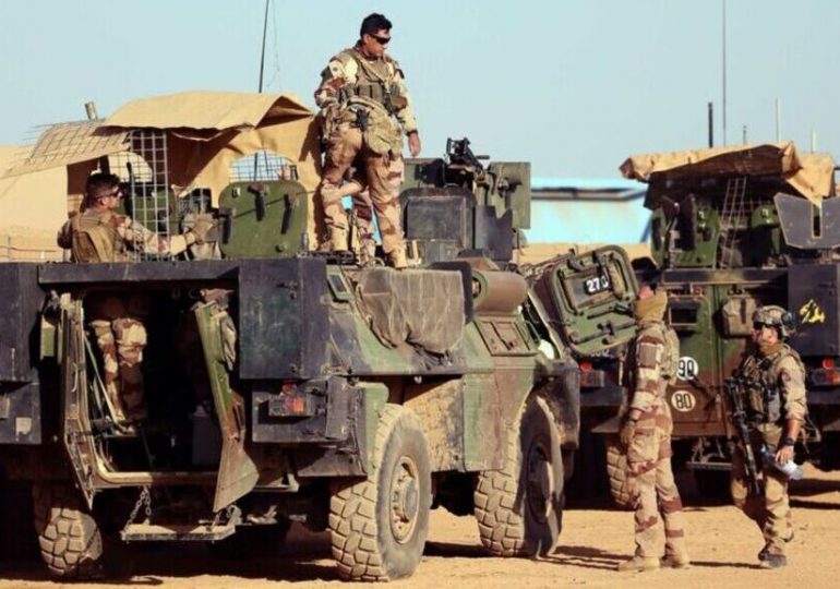 Le Mali accuse la France d'armer les terroristes
