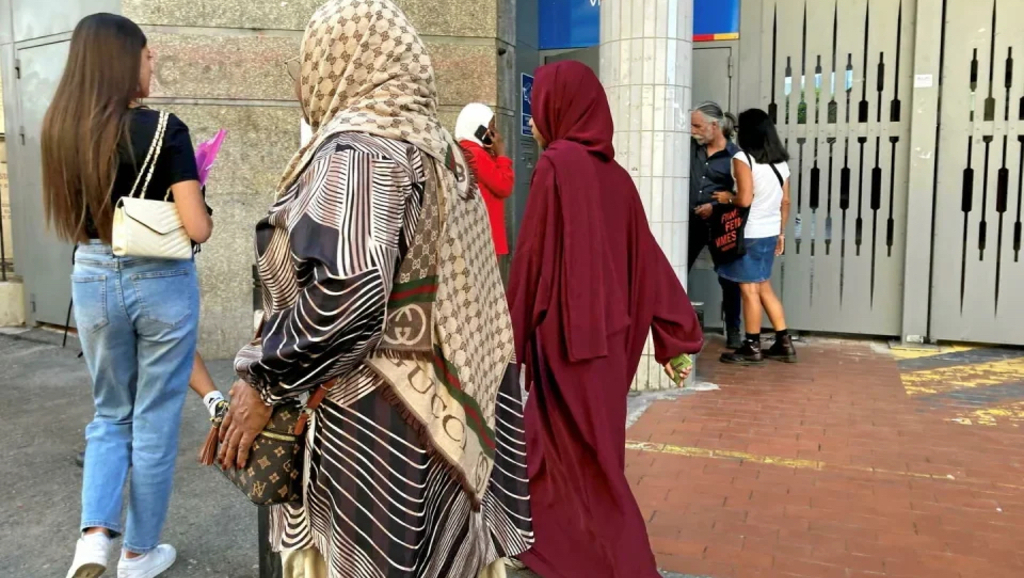 A bas l’ « à bas l’abaya »