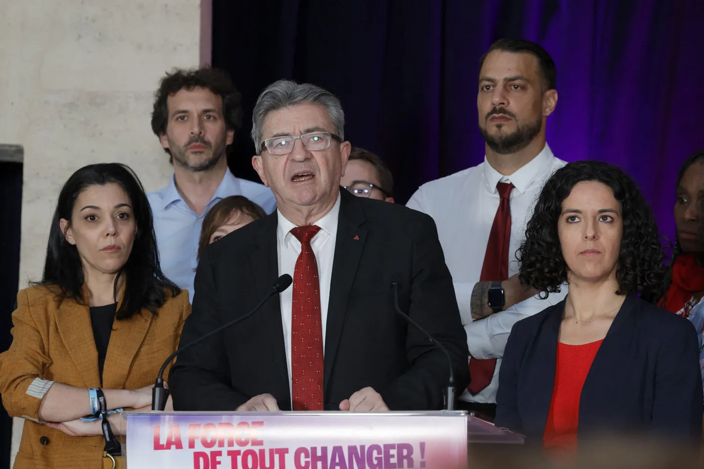 « J&rsquo;ai l&rsquo;intention de gouverner ce pays », a déclaré sur France 5 Jean-Luc Mélenchon, samedi soir, en revenant sur l&rsquo;unité à gauche afin que ce ne soit « pas le foutoir, pas le bazar, pas l&rsquo;Assemblée générale permanente, le pia-pia des gauchistes qui passent leur temps à s&rsquo;engueuler entre eux ».
