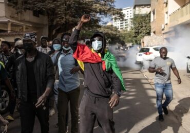 Report de la présidentielle au Sénégal : le pays divisé, la communauté internationale préoccupée