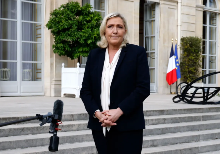 "Ce que je veux, c'est que l'Assemblée nationale puisse être en situation d'opérer une censure si c'est nécessaire", a déclaré Marine Le Pen (RN), après son échange avec Emmanuel Macron à l'Elysée ce lundi 26 août 2024. 