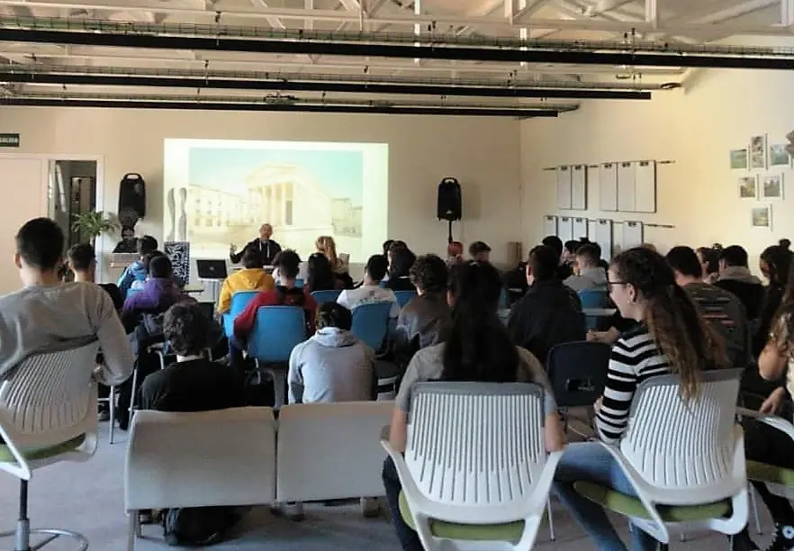 Assemblée des jeunes de l'association Entraide de Madrid