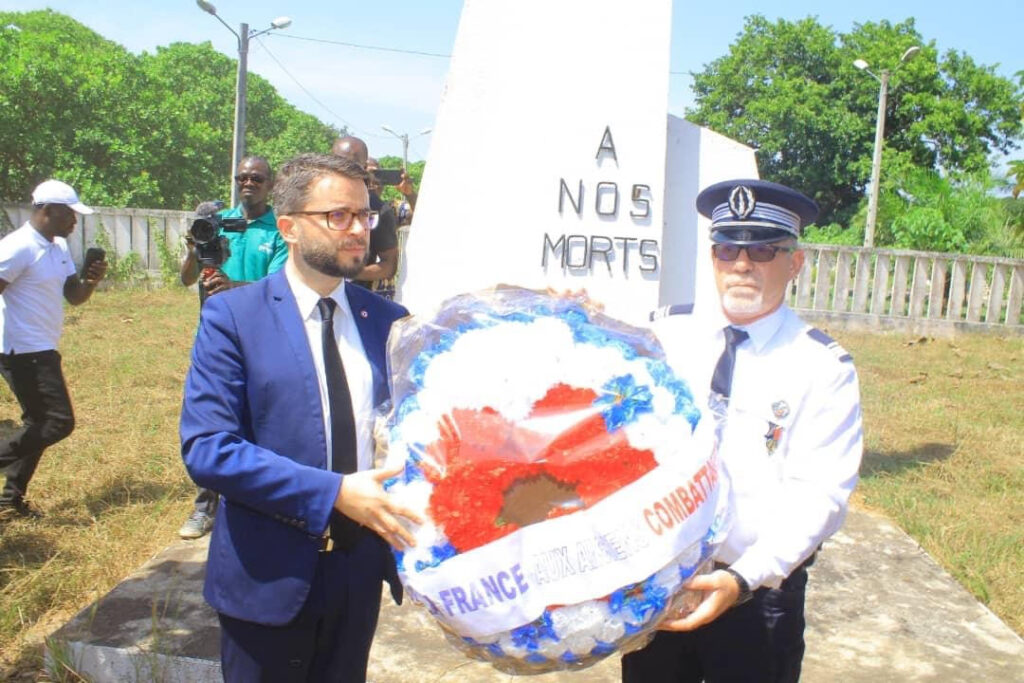 Baptiste Heintz, tête de liste « Les citoyens unis » lors d'un hommage aux anciens combattants tiralleurs ivoirien de Bondoukou
