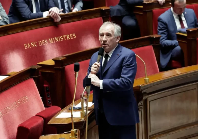 "Moi quand j'ai vu ça, je suis tombé de ma chaise. Franchement... On a l'impression que Mayotte est une crise de seconde zone, qu'il prend tout ça à la légère. C'est très grave" - Une élue des Français de l'étranger du bloc central auprès de BFMTV sous couvert d'anonymat.