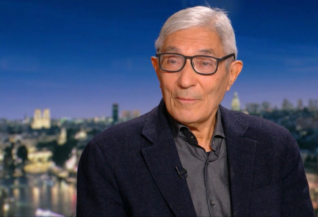 Boualem Sansal sur le plateau du 20h de France 2 le dimanche suivant son retour en France.