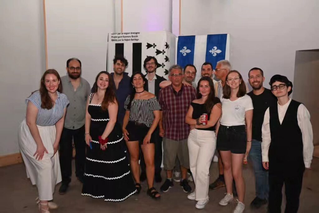 Les "Bretons du Qu&eacute;bec" avec la pr&eacute;sidente de l'association, Morgane Filleau