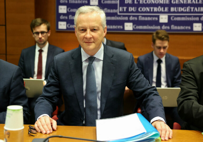 "Je parle devant des parlementaires qui viennent de voter en commission 60 milliards de dépenses supplémentaires dans le budget 2025, après avoir proposé tous groupes confondus plus de 400 milliards de dépenses supplémentaires dans le budget 2024. Et vous dites vouloir rétablir les comptes publics? Hypocrisie", a lancé Bruno Lemaire face aux députés de la commission d'enquête sur le dérapage des finances publiques ce jeudi 12 décembre 2024.