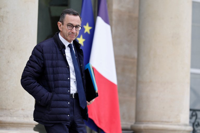 Bruno Retailleau quittant l'h&ocirc;tel Matignon en 2025