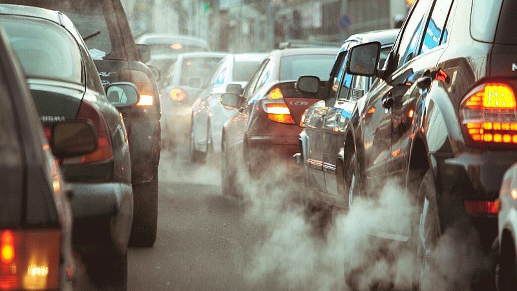Un vote historique mettant fin aux voitures thermiques en Europe pour 2050