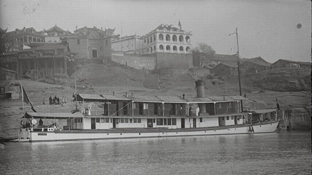 La canonni&egrave;re Doudart de Lagr&eacute;e &agrave; Chongqing en 1909