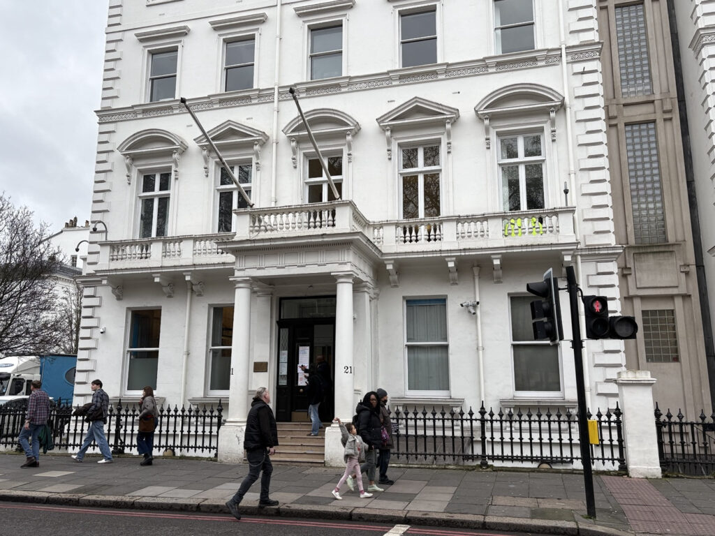Le consulat de France à Londres, au cœur de South Kensington, qui sert de point de référence pour les Français vivant au Royaume-Uni.