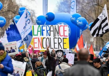 Mobilisation contre la réforme des retraites en baisse en France et à l'étranger
