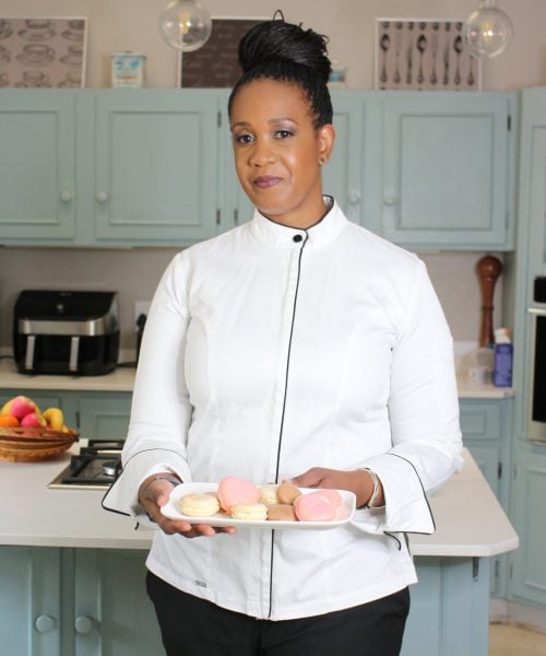 Christine Serre, présentant les Gourmandises