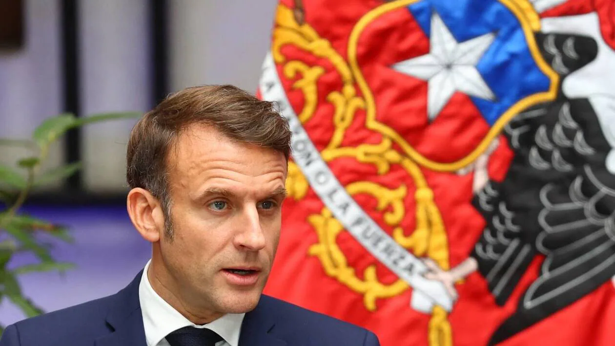 « Moi, je ne peux pas remplacer. Ils sont complètement cons. Ils auraient jamais dû le sortir le Premier ministre. Il était formidable » – Emmanuel Macron réagissant à l&rsquo;annonce du limogeage du dirigeant haïtien, Garry Conille.