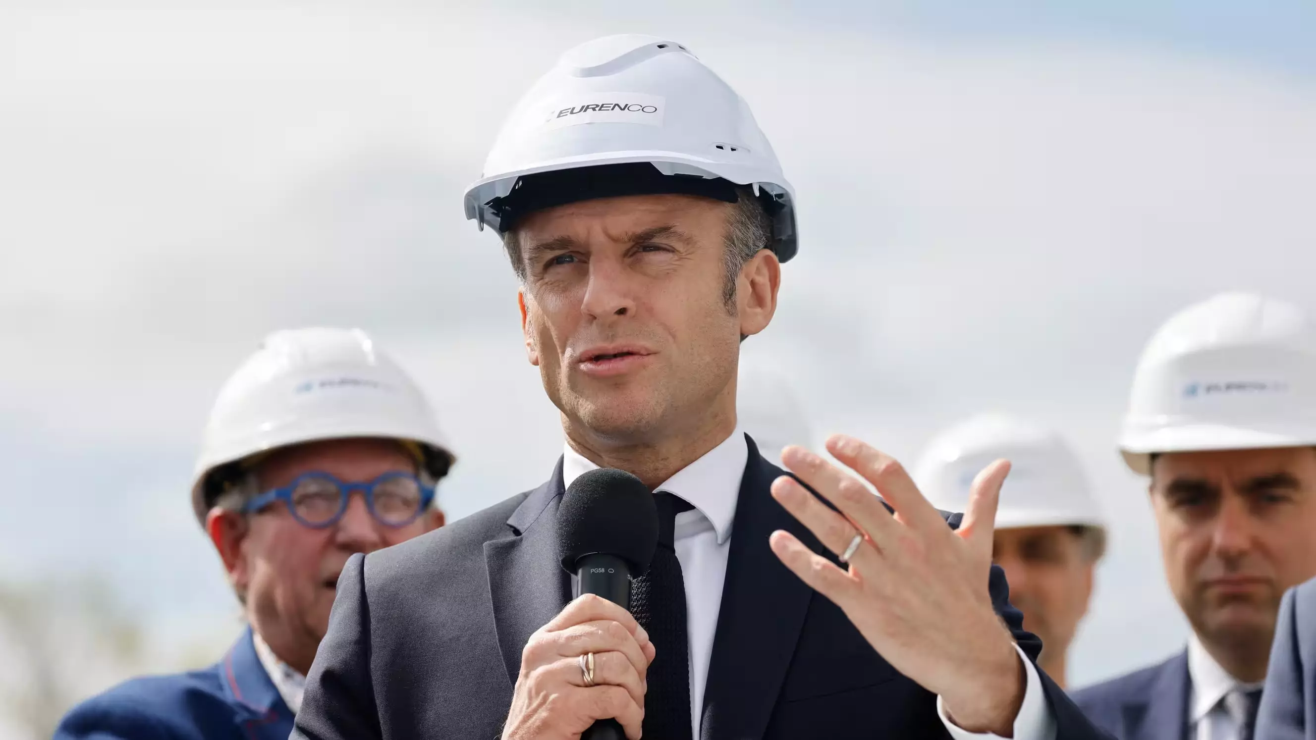 Emmanuel Macron se félicite, dans un entretien publié, hier, dimanche, dans la Tribune, d&rsquo;un bilan dont les Français « ne perçoivent pas encore tous les changements », notamment sur le régalien, le chef de l&rsquo;État concède, cependant, avoir commis « de nombreuses erreurs en sept ans ».