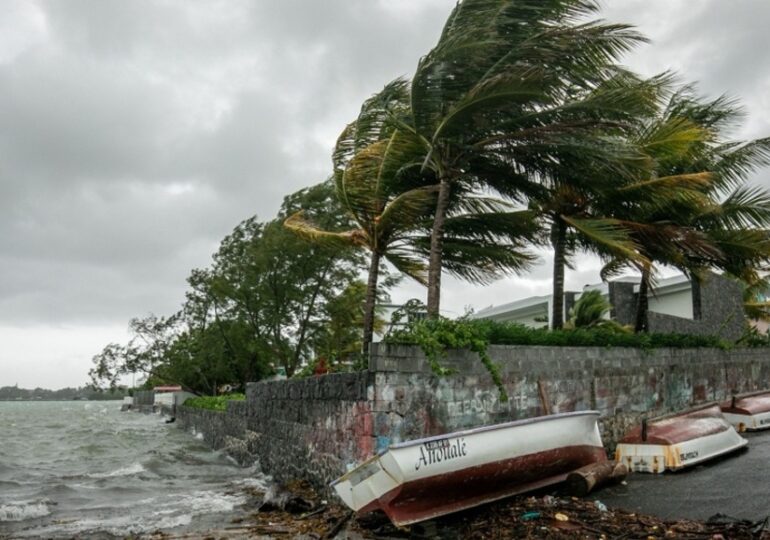 A l'île Maurice avec une Française et sa famille attendant le cyclone Freddy