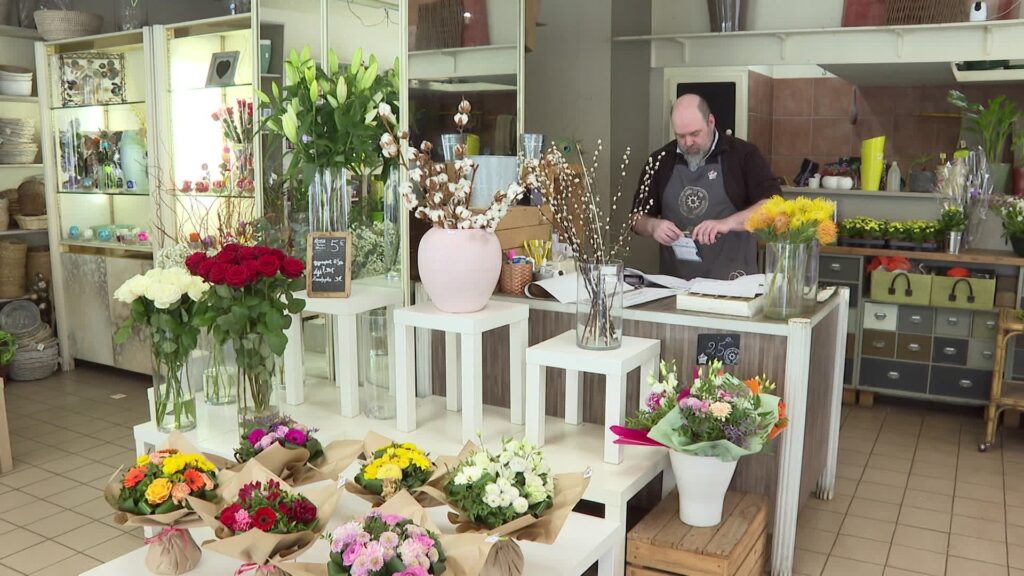 Fleuristes et boulangers pourront faire travailler leurs salari&eacute;s le 1er mai &bull;