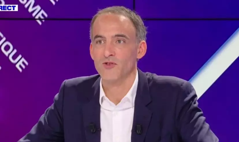 « Ni Jupiter ni Robespierre. Des millions de Français veulent une autre voie  » – Raphaël Glucksmann se positionnant en « rupture » avec LFI lors du débat sur BFM ce dimanche.