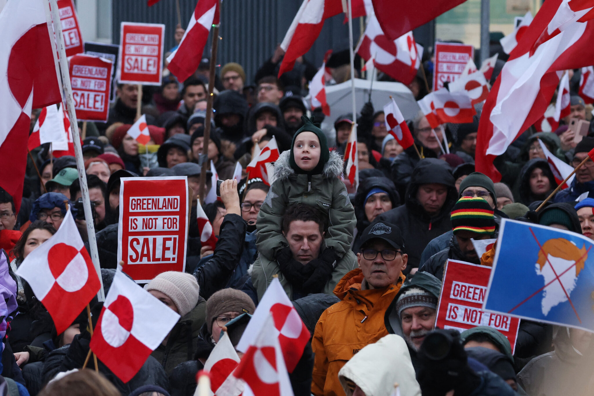 Les habitants de Nuuk sont descendus dans la rue pour dire qu&rsquo;ils refusent l&rsquo;annexion de leur pays par les USA. &copy; SEAN GALLUP / GETTY IMAGES EUROPE / Getty Images via AFP