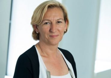 Hélène Farnaud-Defromont bloquée par Macron